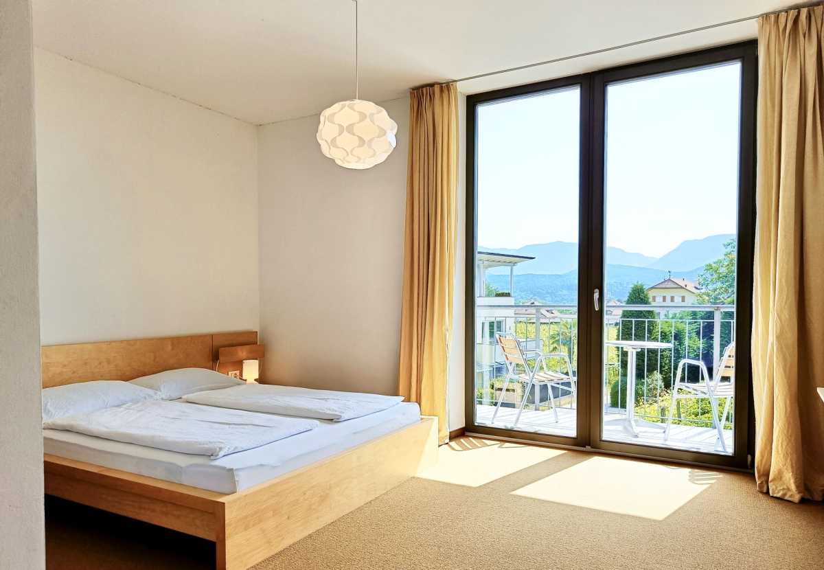 Jedes Zimmer der Villa Clavenz hat einen großen Balkon.